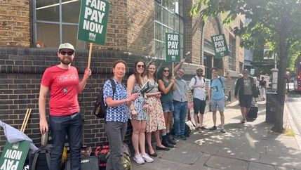 Springer Natue picket line - sunshine and honks of solidarity