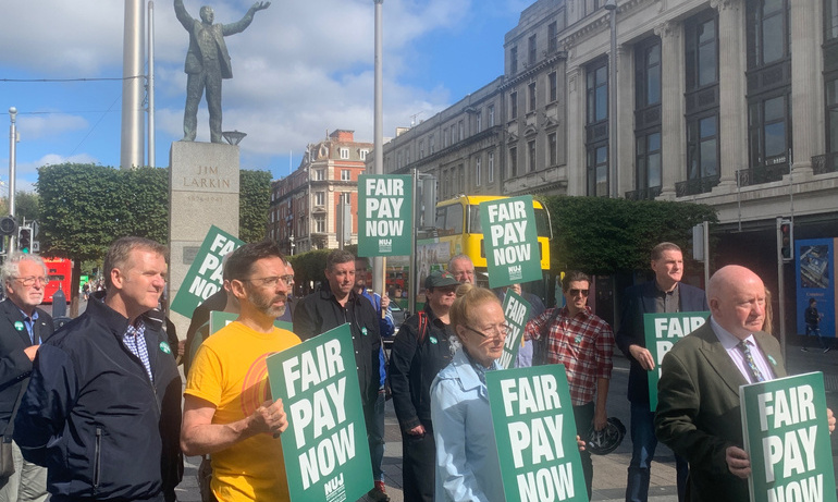 Séamus Dooley joins Reach strikers under Jim Larkin statue in Dublin