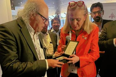 Warm tributes as NEC member Jim Boumelha steps down as IFJ treasurer