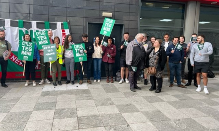 Cardiff 2  Reach picket