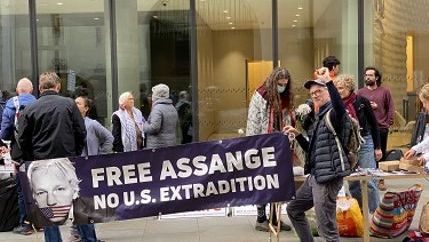 Free Assange protest Old Bailey